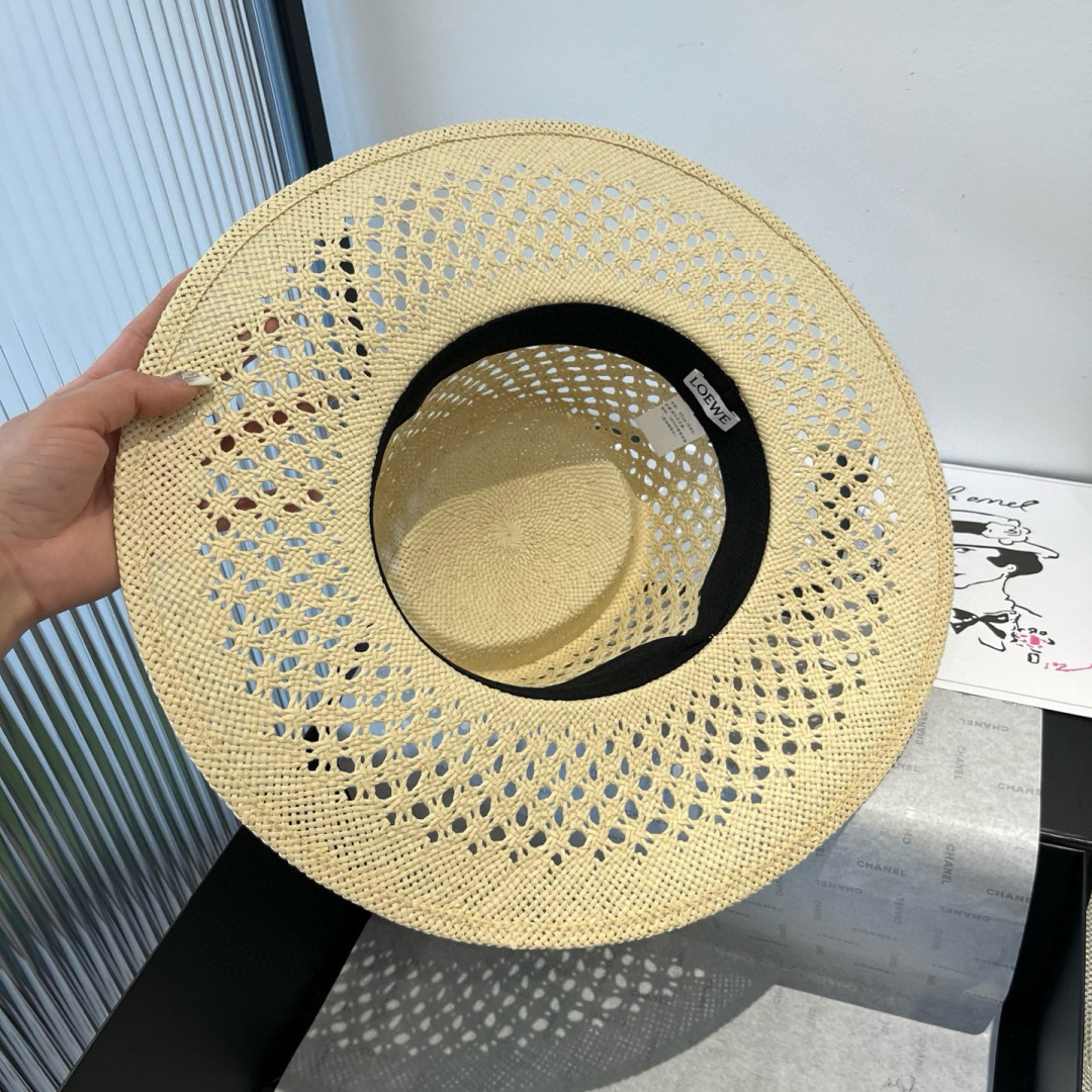 P

LOEWE罗意威新款和草帽，纯手钩草帽，出游必备单品，头围57cm