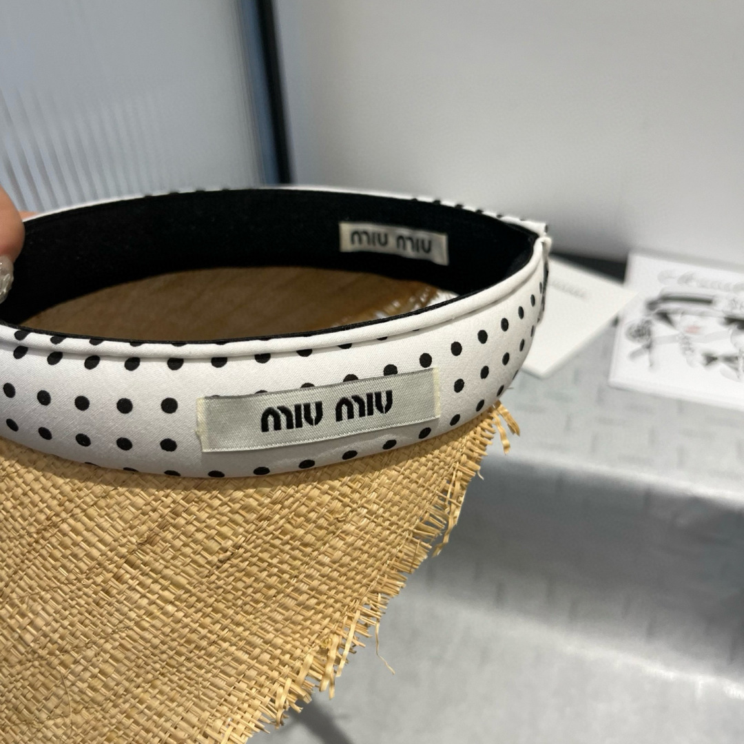 P

miumiu缪缪草帽，发箍遮阳帽
