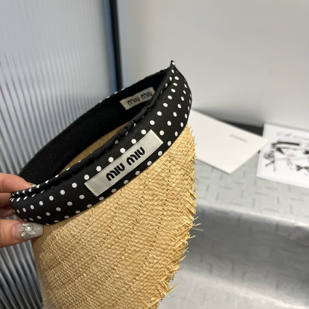 P

miumiu缪缪草帽，发箍遮阳帽