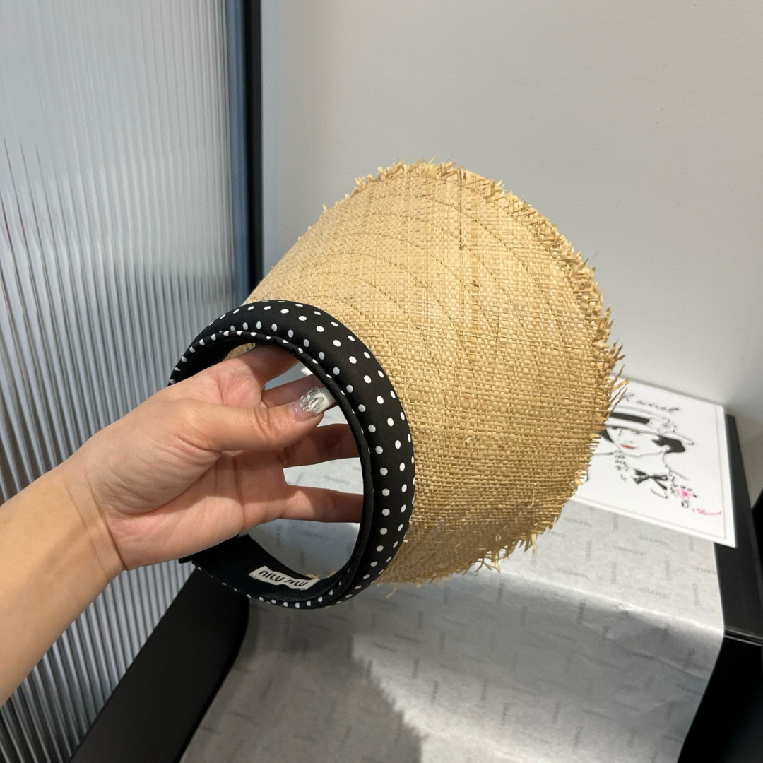 P

miumiu缪缪草帽，发箍遮阳帽