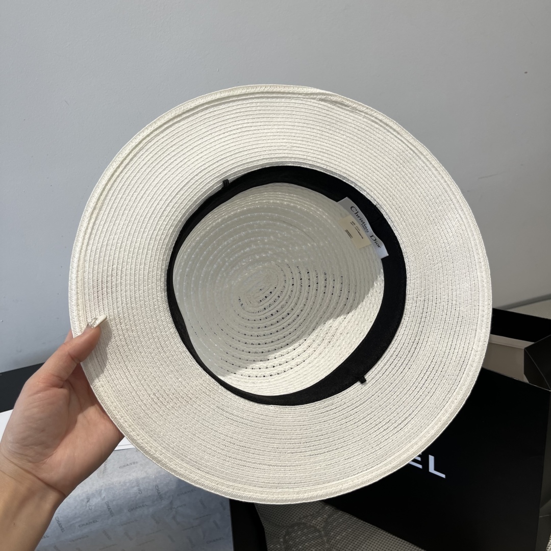 P

Dior迪奥新款平顶礼帽，高级材料定制，非普通版本，头围57cm