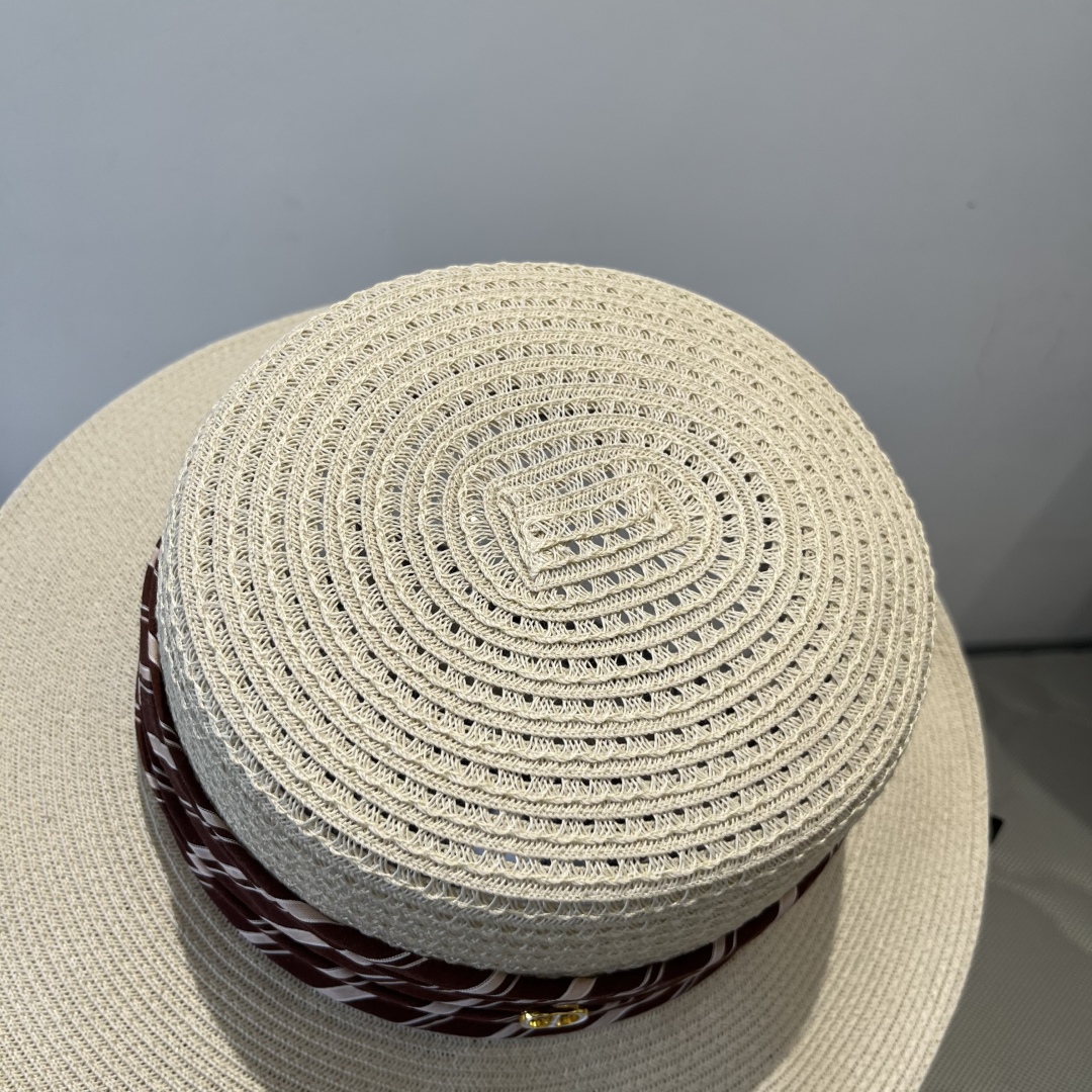 P

Dior迪奥新款平顶礼帽，高级材料定制，非普通版本，头围57cm