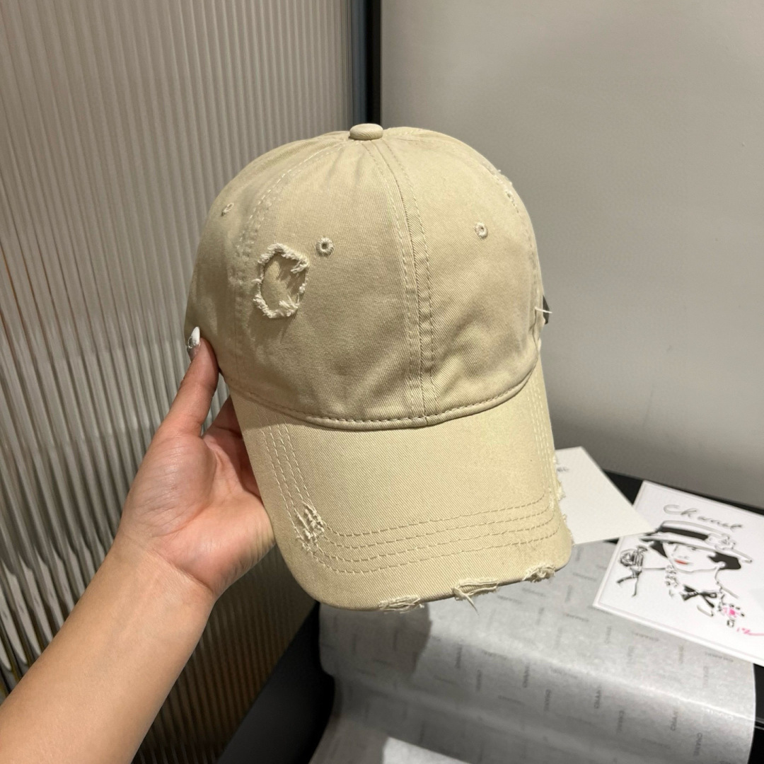 NO:227811,Miumiu Miu new ripped baseball cap, universal for men and women, super hat hat, straw hat fisherman hat baseball cap, hat, miumiu, espadrilles, hats19860909miumiu缪缪新款破洞鸭舌帽,男女通用,帽型超赞帽子草帽渔夫帽棒球帽,帽子,miumiu,espadrilles,hats,hat
