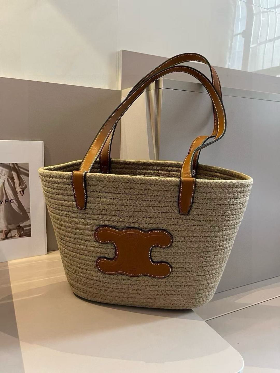 NO:228021,Celine official website straw woven bag Lafite hand-woven bag, a must-have for beach trips in summer, the counter is out of stock, size: top width 42cm, bottom width 25 height 30cm hat Straw hat Fisherman hat Baseball hat, hat, celine, celine, espadrilles, espadrilles, hats19860909Celine赛琳官网款草编包拉菲草手编包,夏季出游沙滩必备,专柜都断货了,尺寸:上宽42cm 下宽25高度30cm帽子草帽渔夫帽棒球帽,帽子,celine,celine,espadrilles,espadrilles,hats,hat