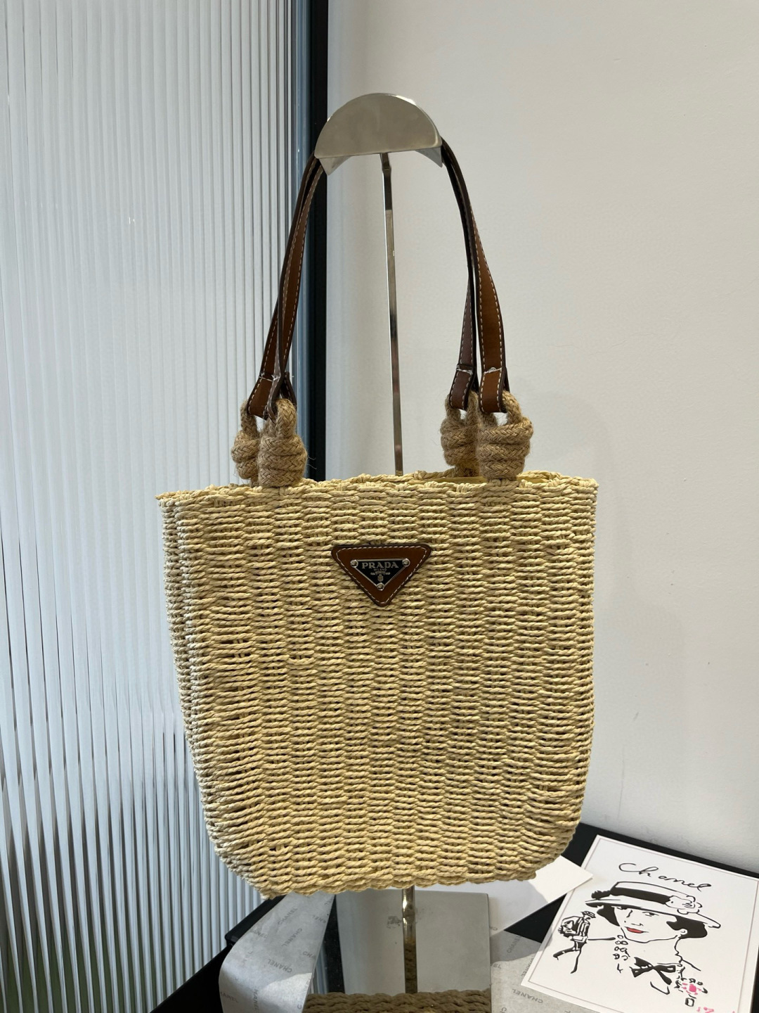 NO:228013,Te Prada weaving Let's go on vacation together. The big hole design is very convenient for picking up items. It is suitable for daily commuting and making shopping bags. The whole bag of mommy bag is very thick and the quality is excellent~~ The key is that the picture is easy to produce!  !  !  !  Any piece of clothing can be photographed with a full sense of high-end, summer youthful girl~ Size 19 27 Item number 5503 Hat Straw Hat Fisherman's Hat Baseball Hat, hat, prada, espadrilles, hats19860909特 普拉达编织 一起去度假吧 大口子设计,非常方便拿取物品,适合日常通勤,做购物袋,妈咪包口整个包很厚实质量超好～~关键是 图图好出片啊！！！！随便一件衣服,就能拍出满满高级感,夏日青春少女～ 尺寸19 27 货号5503帽子草帽渔夫帽棒球帽,帽子,prada,espadrilles,hats,hat
