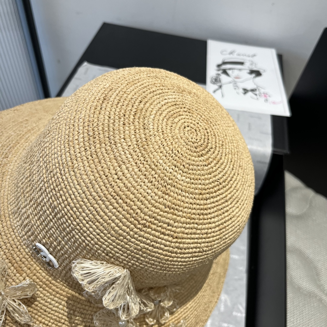 @

Chanel香奈儿新款拉菲草帽，纯手工钩织，灯笼草帽，超级重工  头围57cm