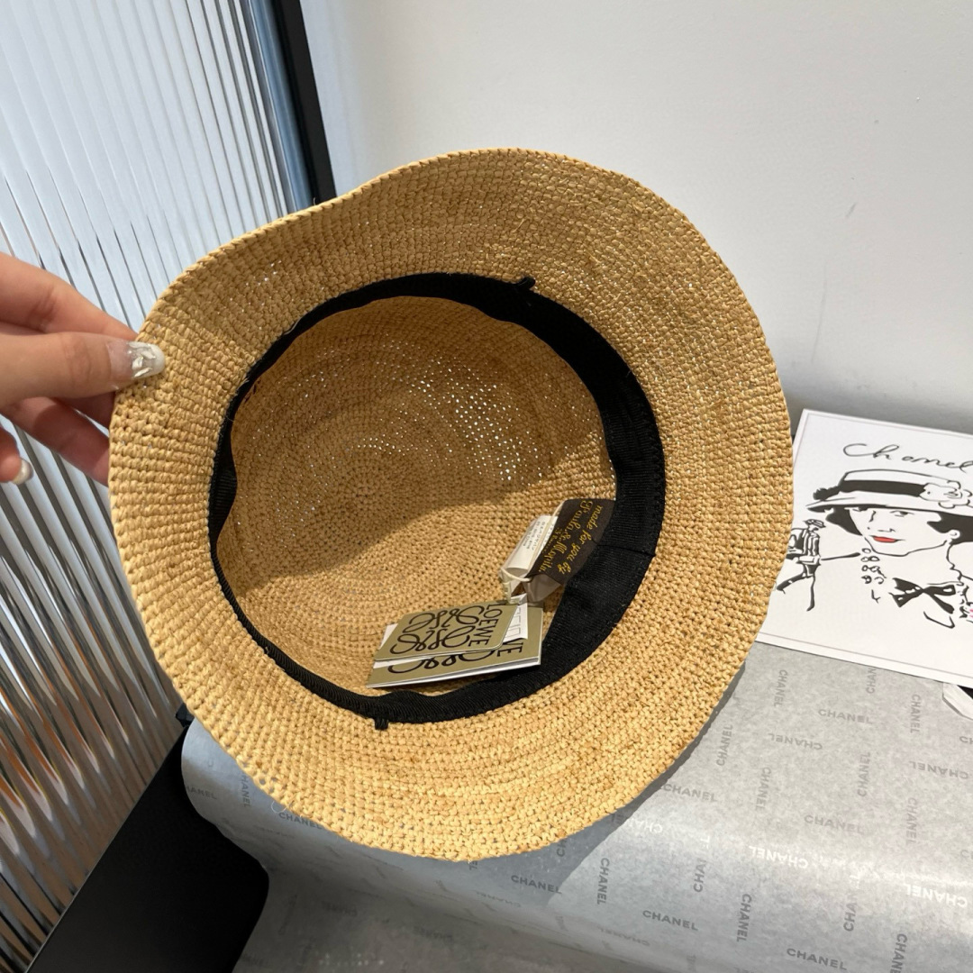 P

LOEWE罗意威拉菲草，官方款，高端定制，头围57cm