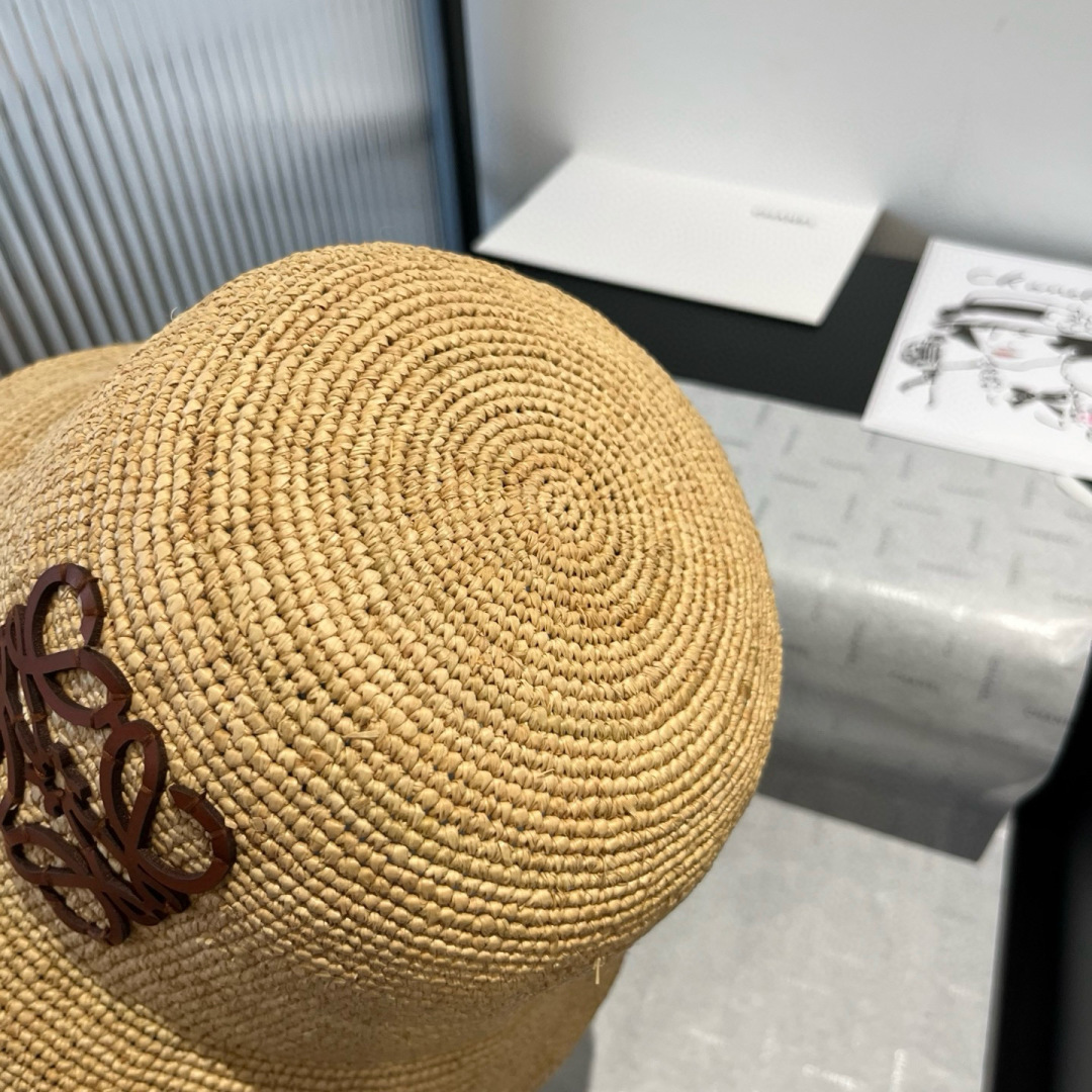 P

LOEWE罗意威拉菲草，官方款，高端定制，头围57cm