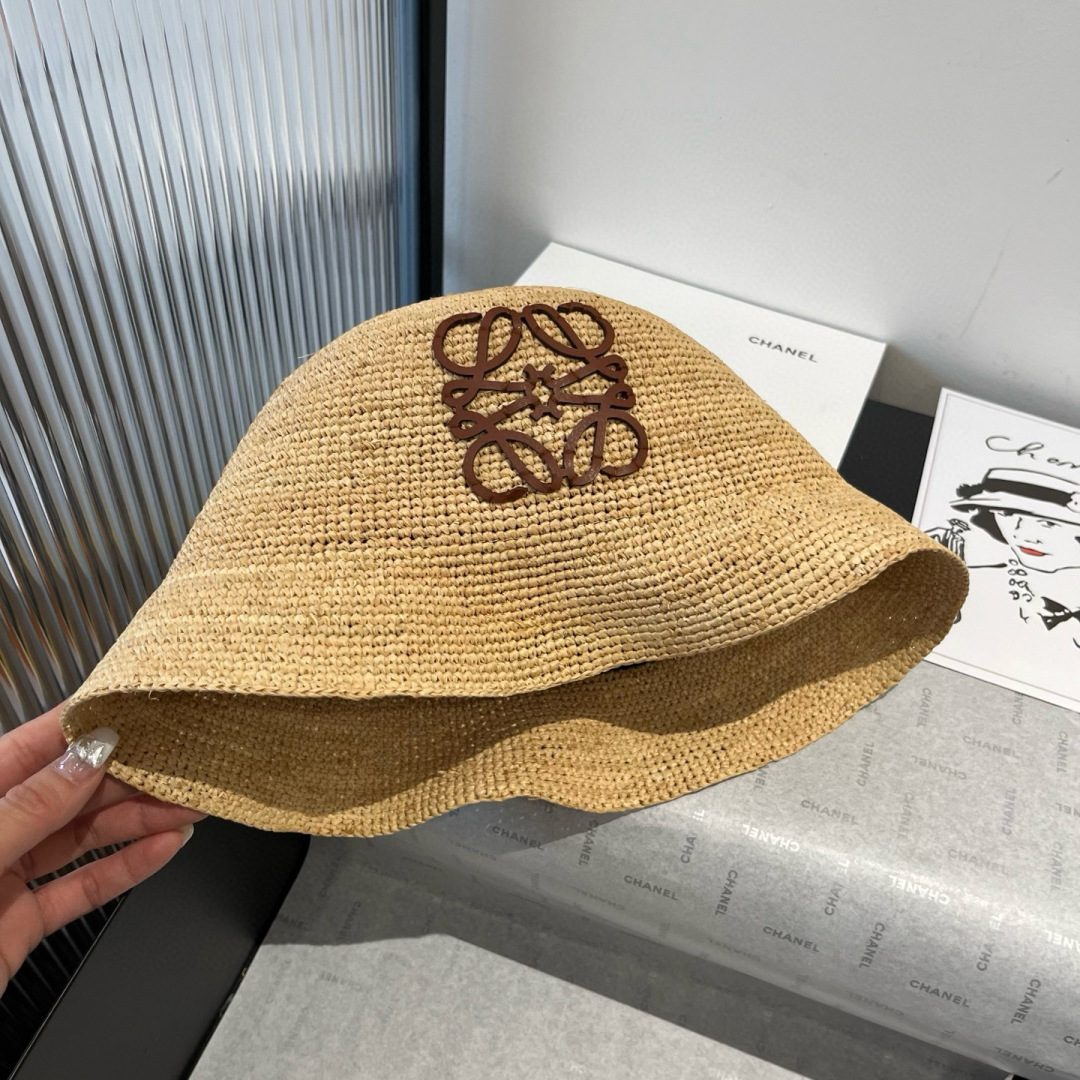 P

LOEWE罗意威拉菲草，官方款，高端定制，头围57cm
