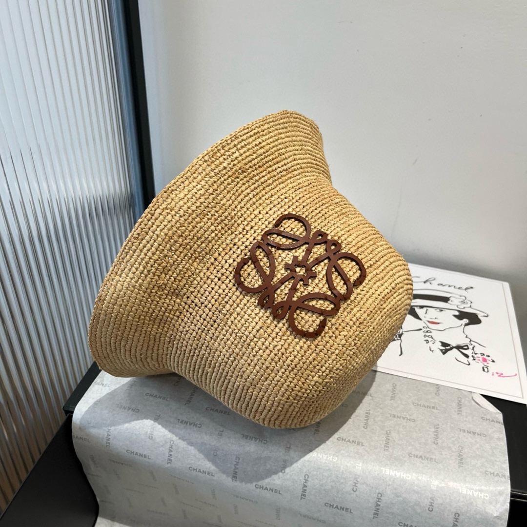 P

LOEWE罗意威拉菲草，官方款，高端定制，头围57cm