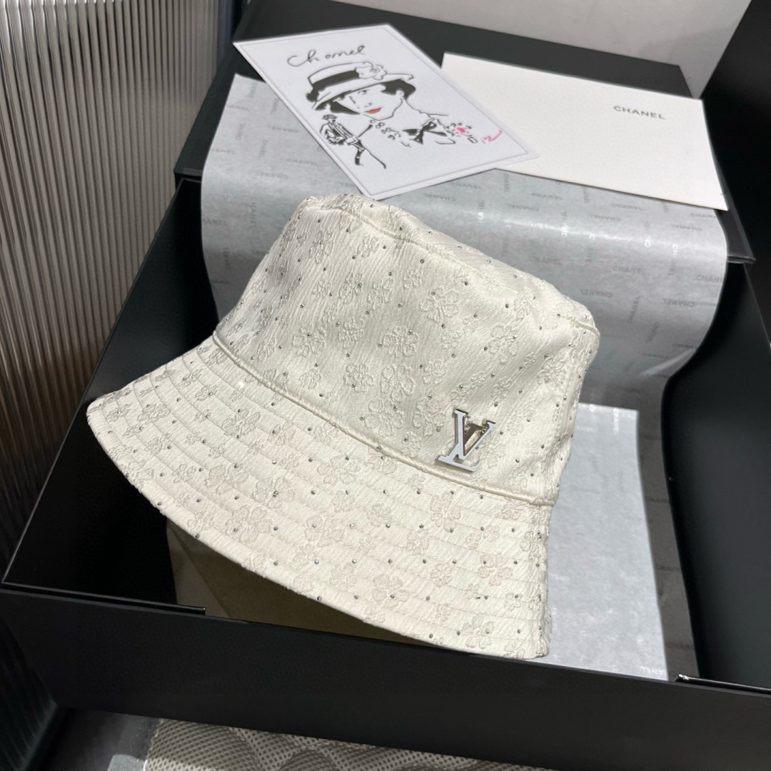 NO:229955,LV new fisherman hat, double-sided design, head circumference 57cm hat, straw hat, fisherman hat, baseball hat, hat, louis vuitton, espadrilles, hats19860909LV新款渔夫帽,双面设计,头围57cm帽子草帽渔夫帽棒球帽,帽子,louis vuitton,espadrilles,hats,hat