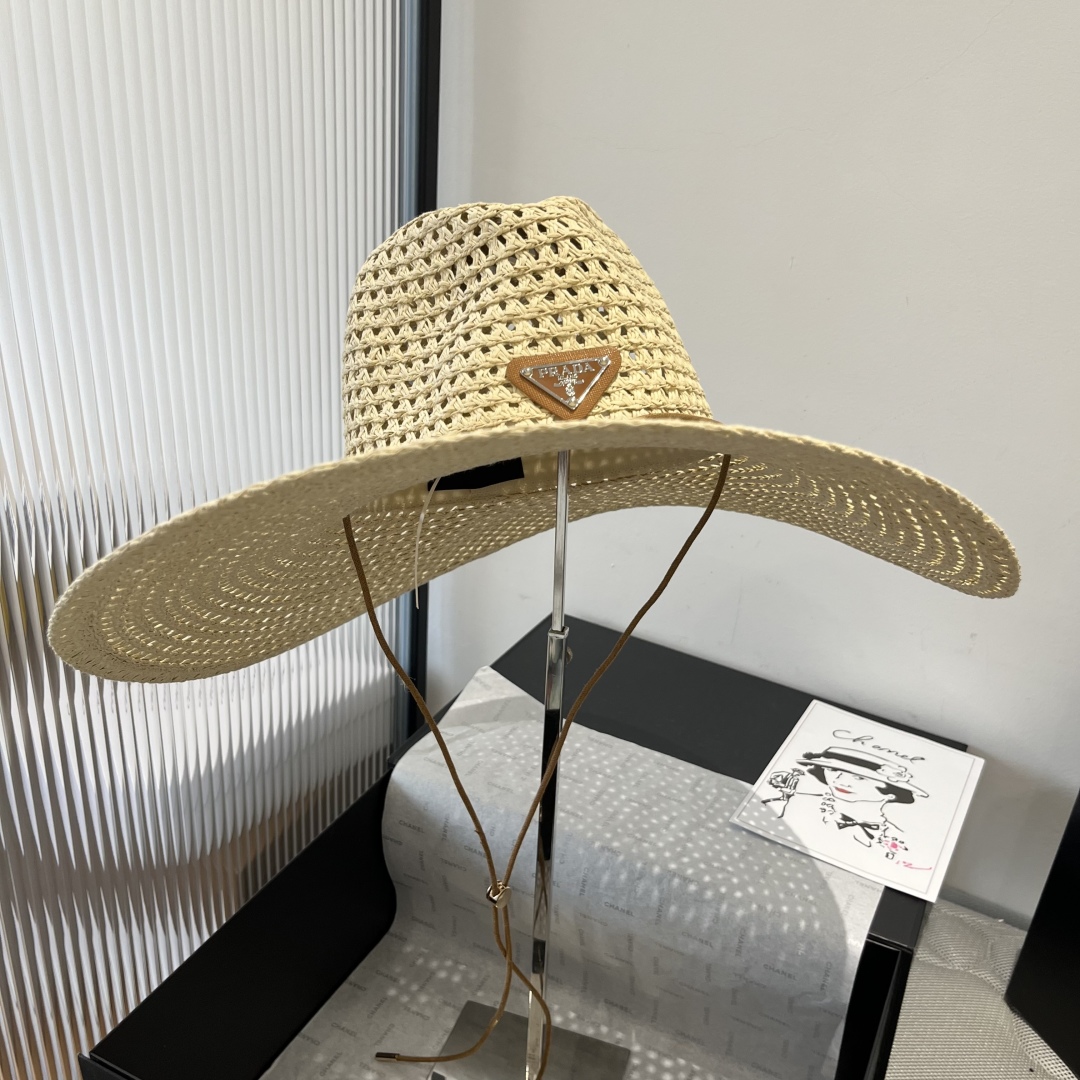 P

Prada普拉达吃款礼帽，遮阳大草帽，佩戴防风绳，头围57cm