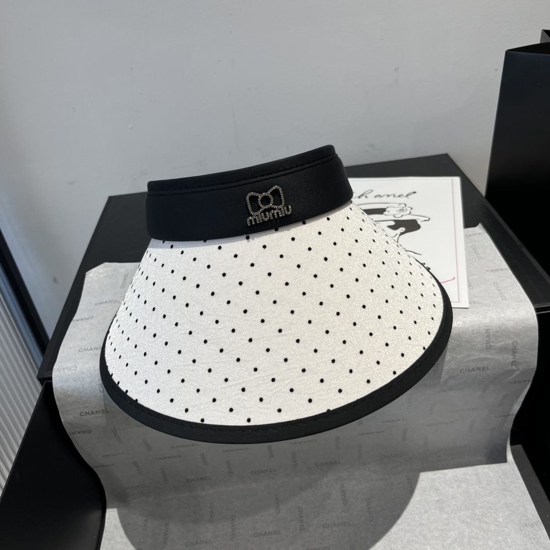 P

miumiu缪缪新款波点空顶遮阳帽，遮阳发箍