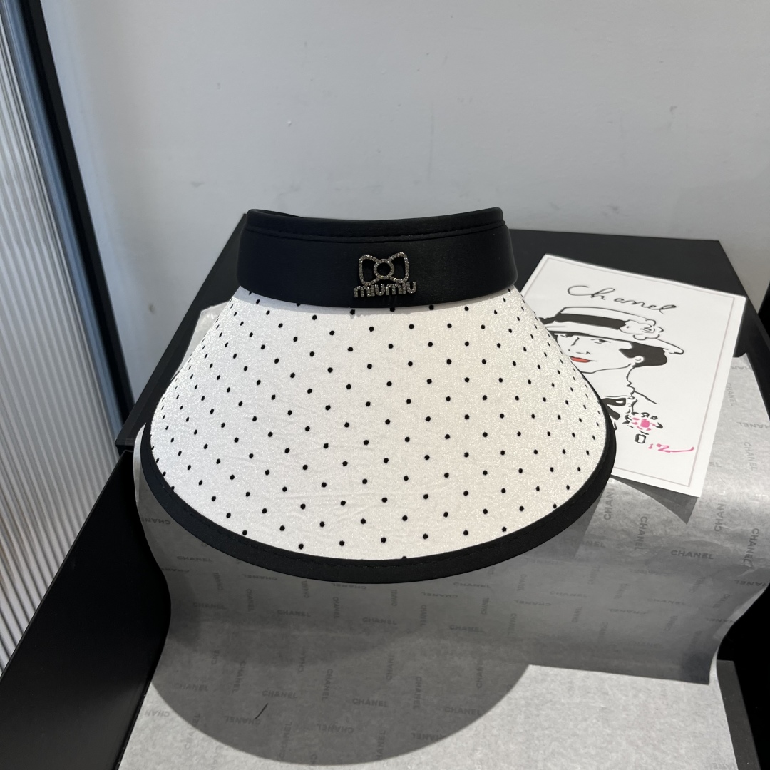 P

miumiu缪缪新款波点空顶遮阳帽，遮阳发箍