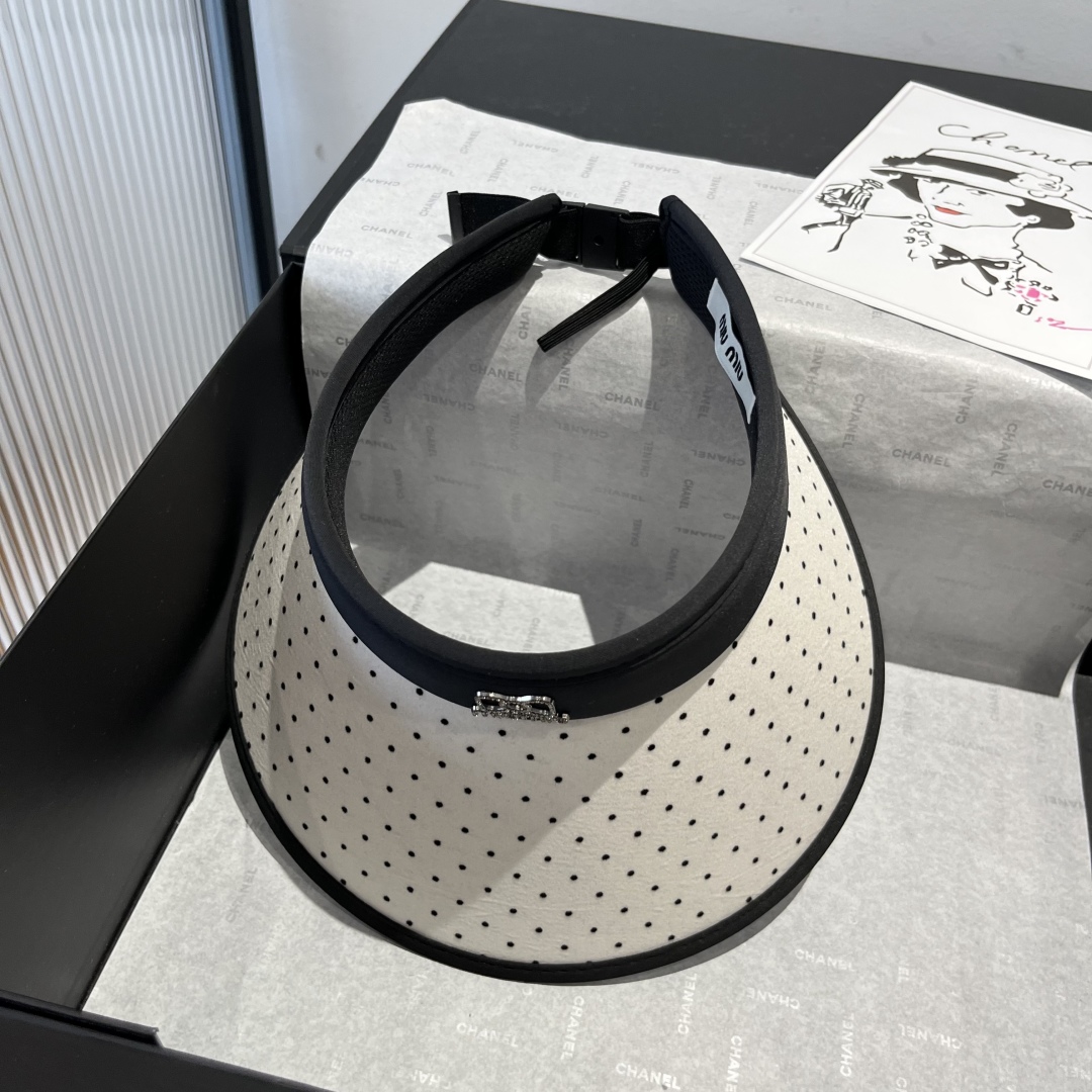 P

miumiu缪缪新款波点空顶遮阳帽，遮阳发箍
