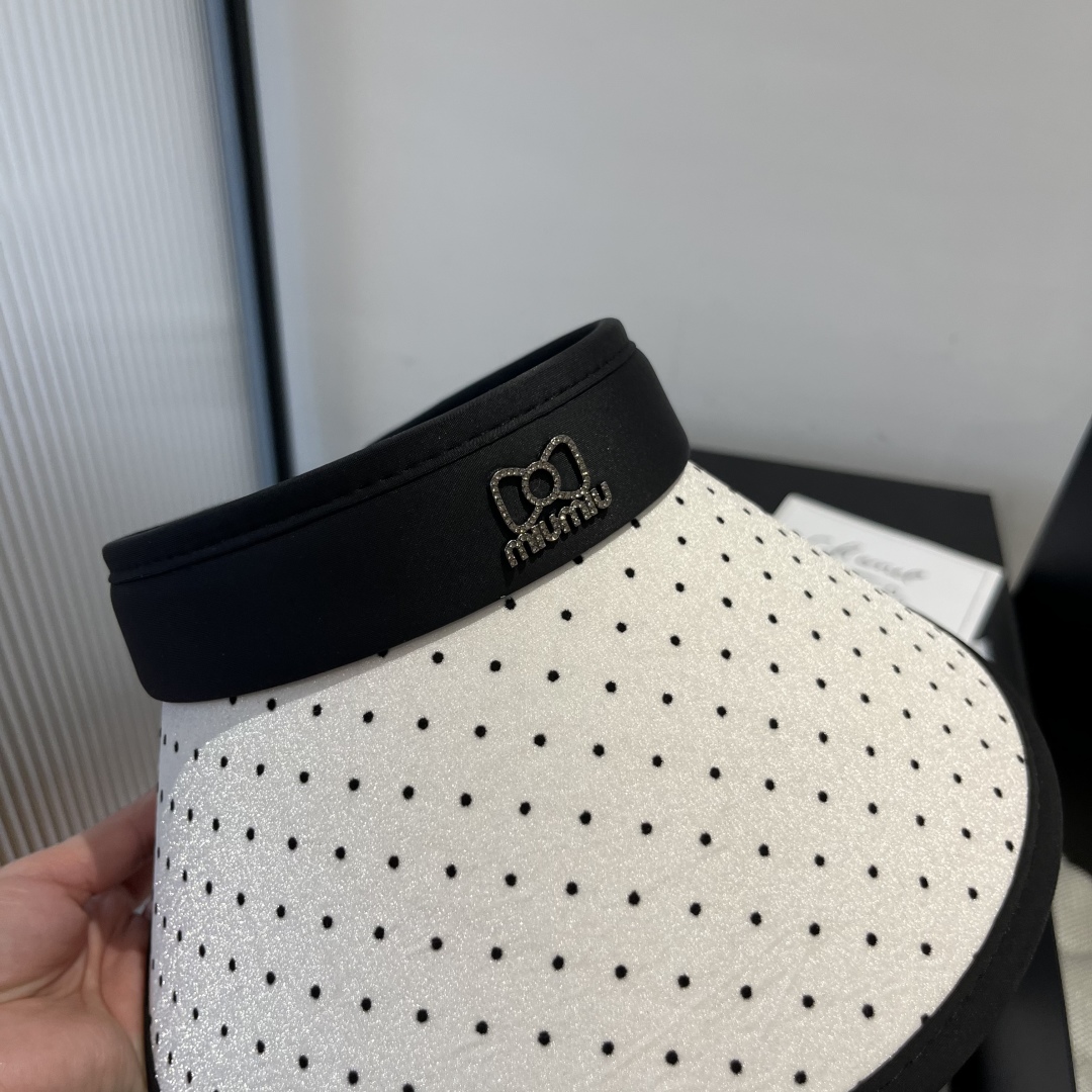 P

miumiu缪缪新款波点空顶遮阳帽，遮阳发箍