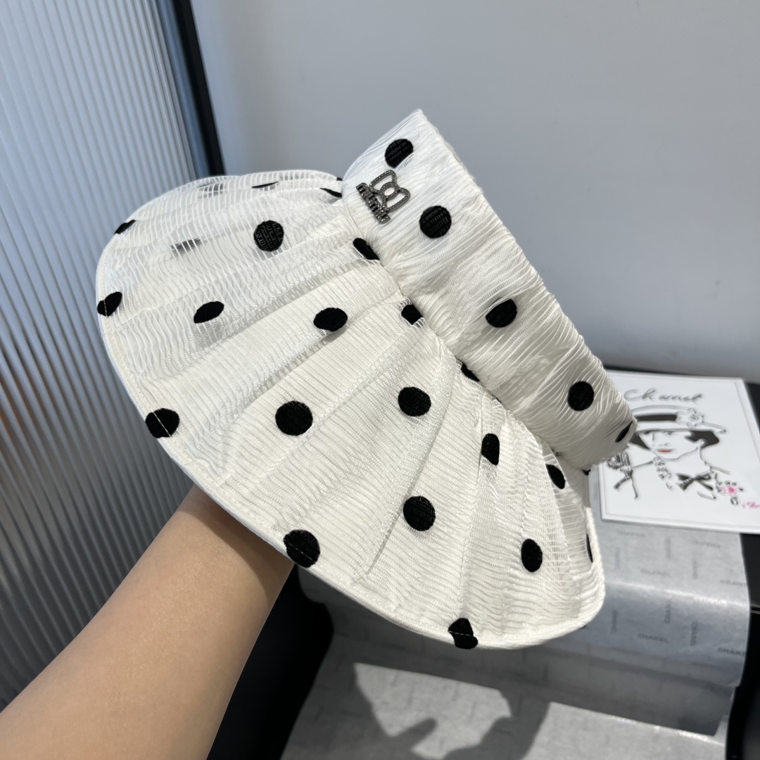 P

miumiu缪缪贝壳帽，空顶遮阳帽 可调节