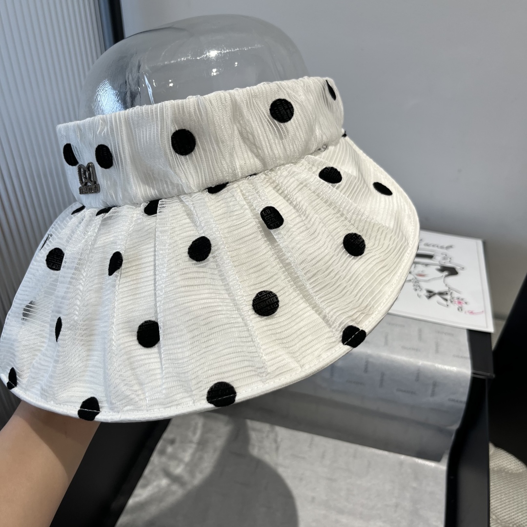 P

miumiu缪缪贝壳帽，空顶遮阳帽 可调节