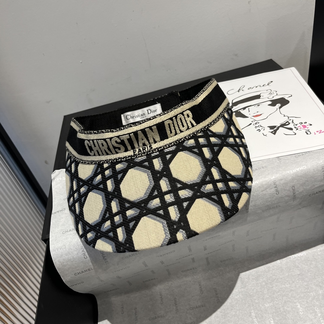 P
Dior迪奥新款遮阳帽 空顶鸭舌帽