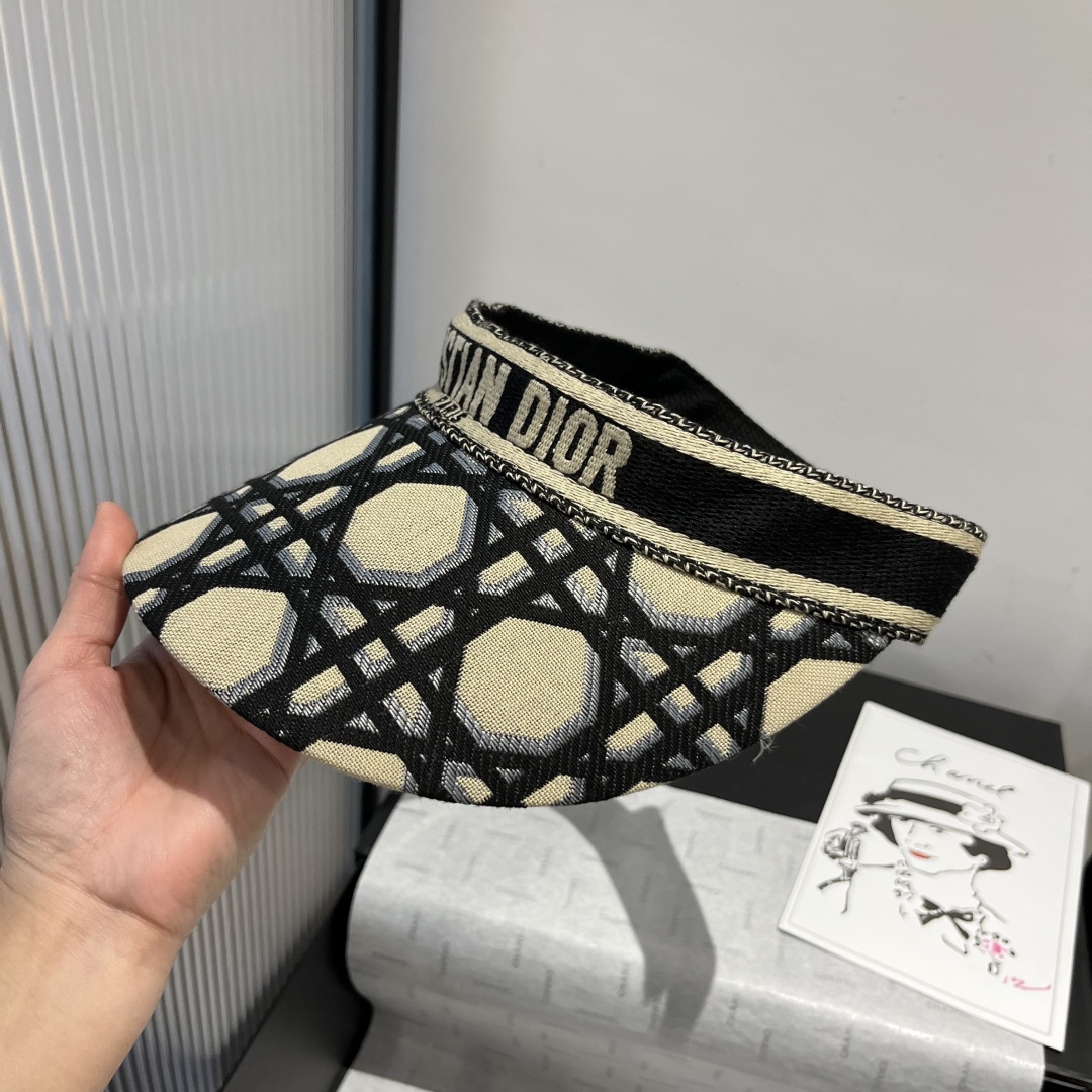 P
Dior迪奥新款遮阳帽 空顶鸭舌帽