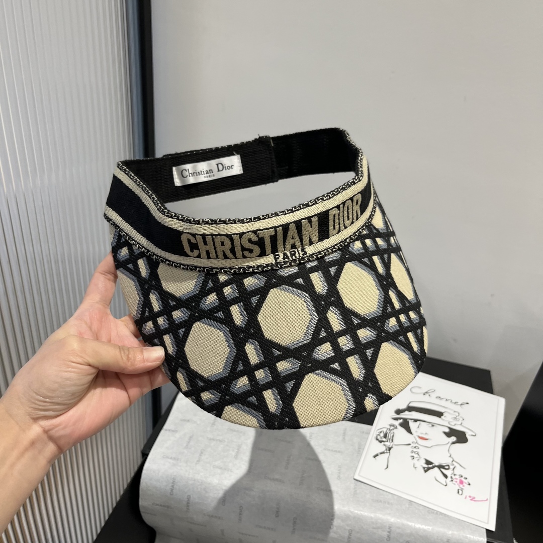 P
Dior迪奥新款遮阳帽 空顶鸭舌帽