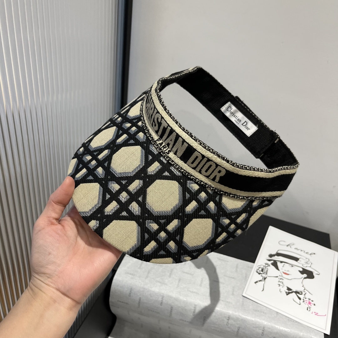P
Dior迪奥新款遮阳帽 空顶鸭舌帽