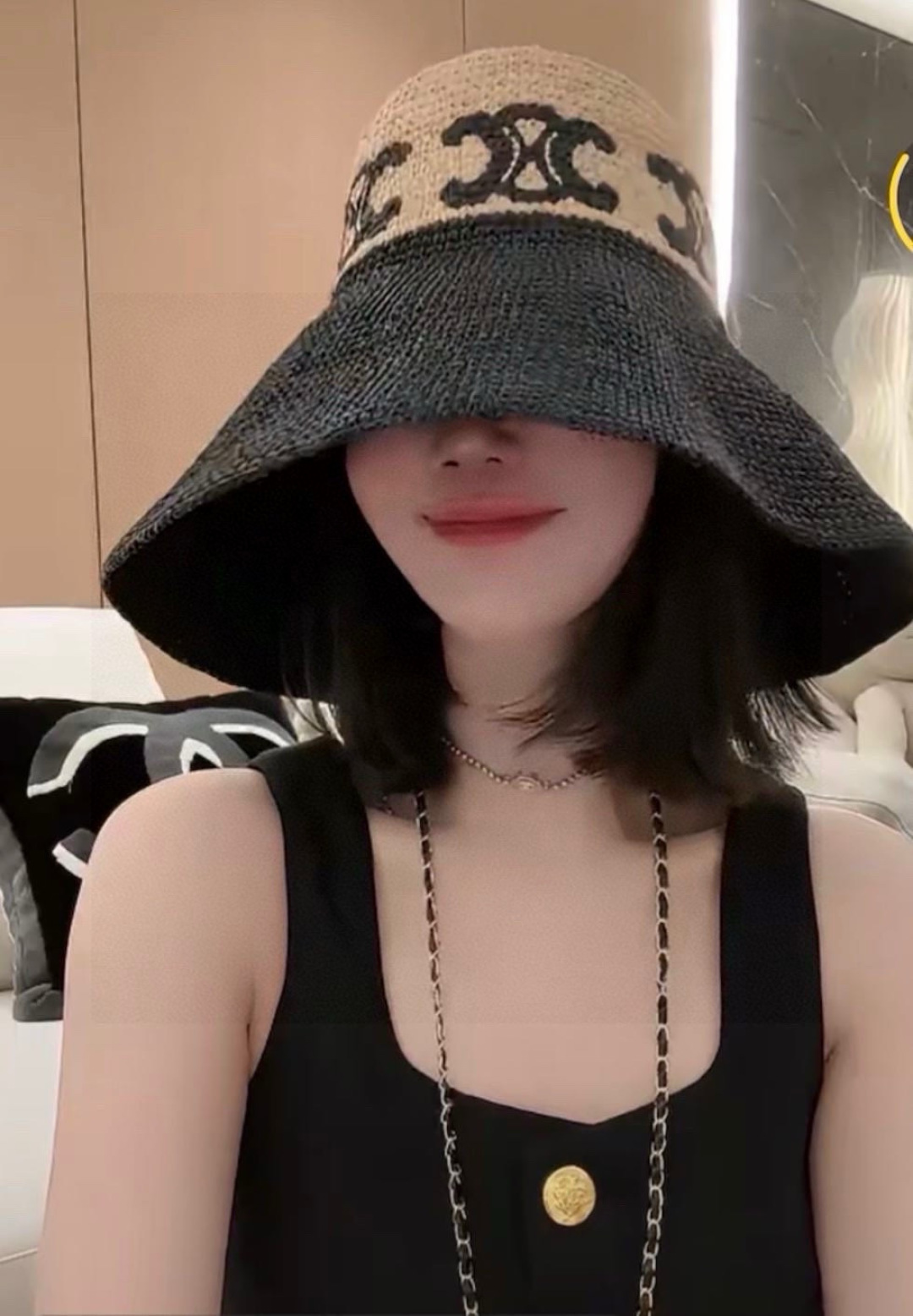 NO:230374,Celine Celline Lafite straw hat, color block fisherman hat, high-end embroidery logo, workmanship is difficult, supply is in short supply, one is less, head circumference 57cm hat, straw hat fisherman hat baseball hat, hat, celine, celine, espadrilles, hats19860909Celine赛琳拉菲草帽,拼色渔夫帽,高级刺绣logo,做工贼难,供不应求,卖一个少一个,头围57cm帽子草帽渔夫帽棒球帽,帽子,celine,celine,espadrilles,hats,hat