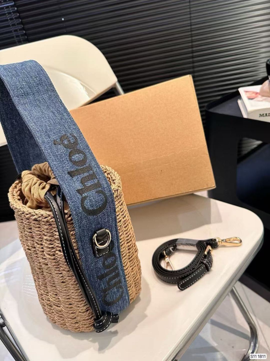 NO:230413,Chloe woven bucket bag, simple matching bag, very atmospheric. It is also easy to match clothes. Size 13 18 Article No. 1811 Hat Straw Hat Fisherman's Hat Baseball Hat, Hats19860909克洛伊编织水桶包,简单搭配的包袋,非常大气.搭配衣服也是毫无难度.尺寸13 18 货号1811帽子草帽渔夫帽棒球帽,帽子,espadrilles,hats,hat