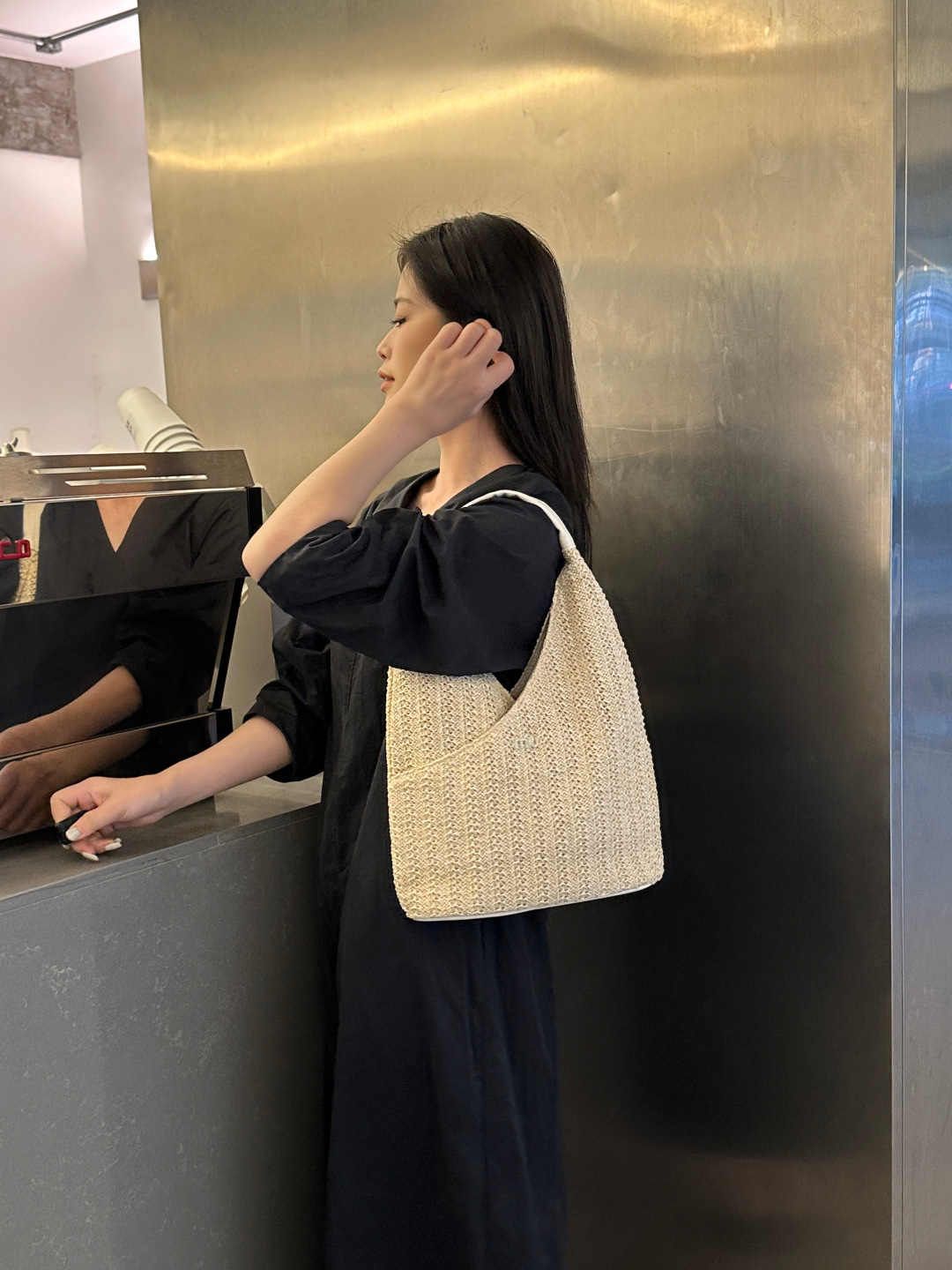 NO:230417,Miumiu braided bag, essential for summer dressing, specifications: 32* wide 30* thick 10, handle 20cm hat, straw hat, fisherman hat, baseball hat, hat, miumiu, espadrilles, hats19860909miumiu编织包,夏日搭衣必备,规格 高32*宽30*厚10,手柄20cm帽子草帽渔夫帽棒球帽,帽子,miumiu,espadrilles,hats,hat