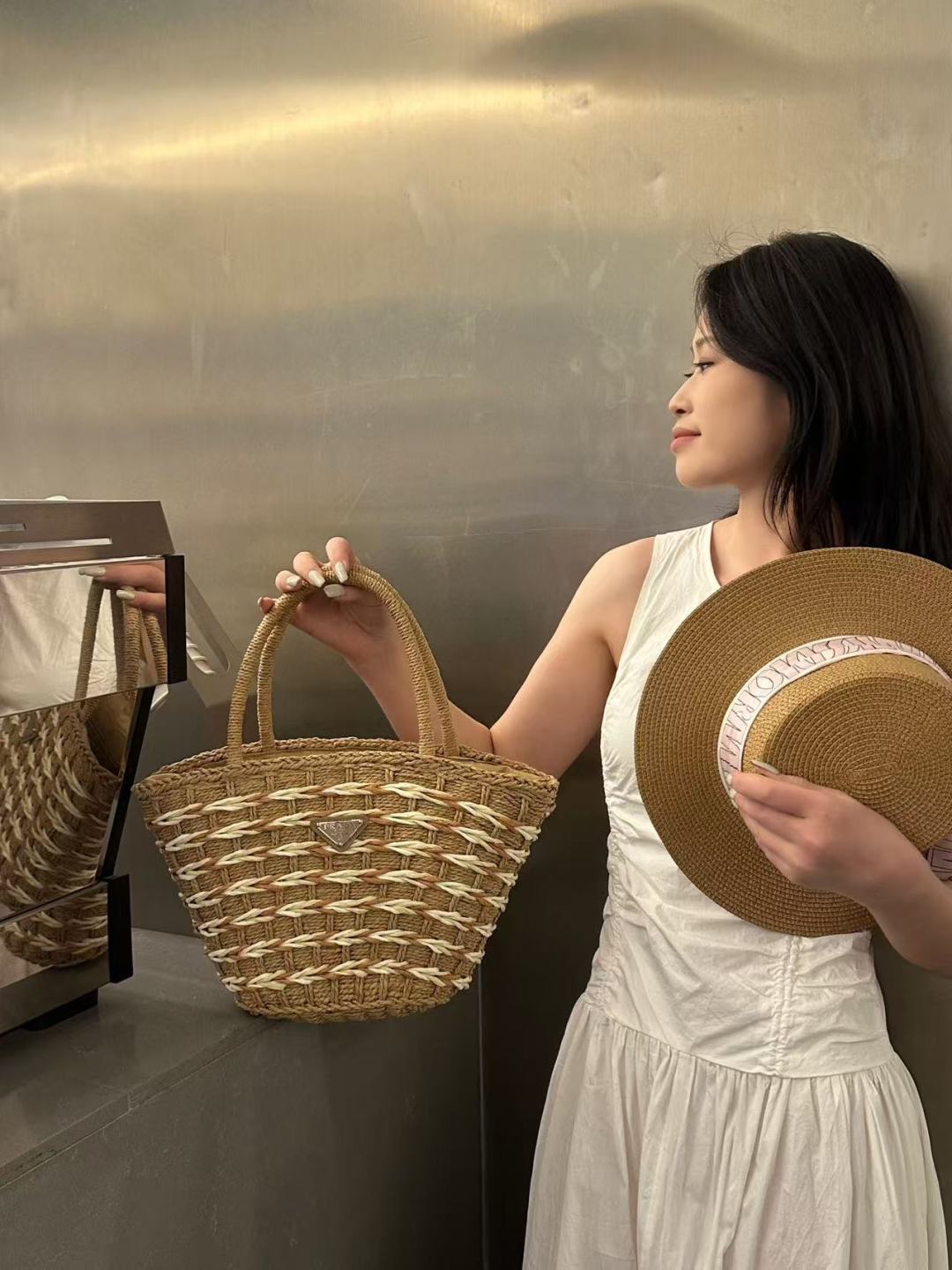 NO:343490,PRADA new vegetable basket straw woven bag specifications 28*19 hat straw hat fisherman hat baseball hat, hat, prada, prada, espadrilles, espadrilles, hatsPRADA普拉达新款菜篮子草编包规格28*19帽子草帽渔夫帽棒球帽,帽子,prada,prada,espadrilles,espadrilles,hats,hat