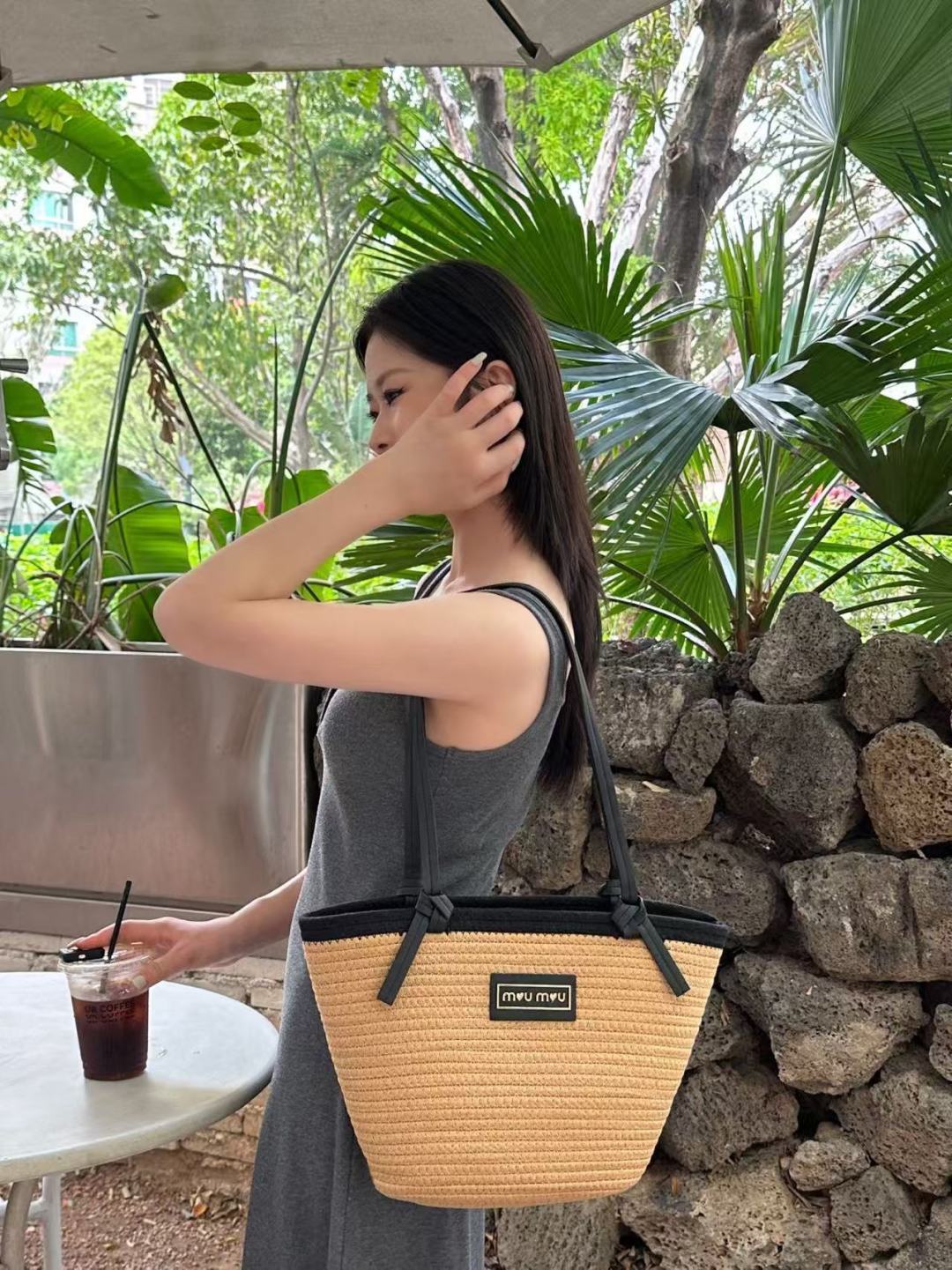 NO:343841,Niumiu Miu new braided bag, specifications, 40*30 hat, straw hat, fisherman hat, baseball hat, hat, miumiu, espadrilles, hatsniumiu缪缪新款编织包,规格,40*30帽子草帽渔夫帽棒球帽,帽子,miumiu,espadrilles,hats,hat