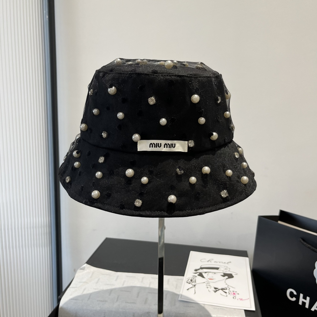 NO:343912,Miumiu handmade beaded fisherman hat, pearl fisherman hat, head circumference 57cm hat, straw hat, fisherman hat, baseball hat, hat, miumiu, espadrilles, hatsmiumiu缪缪手工钉珠渔夫帽,珍珠渔夫帽,头围57cm帽子草帽渔夫帽棒球帽,帽子,miumiu,espadrilles,hats,hat