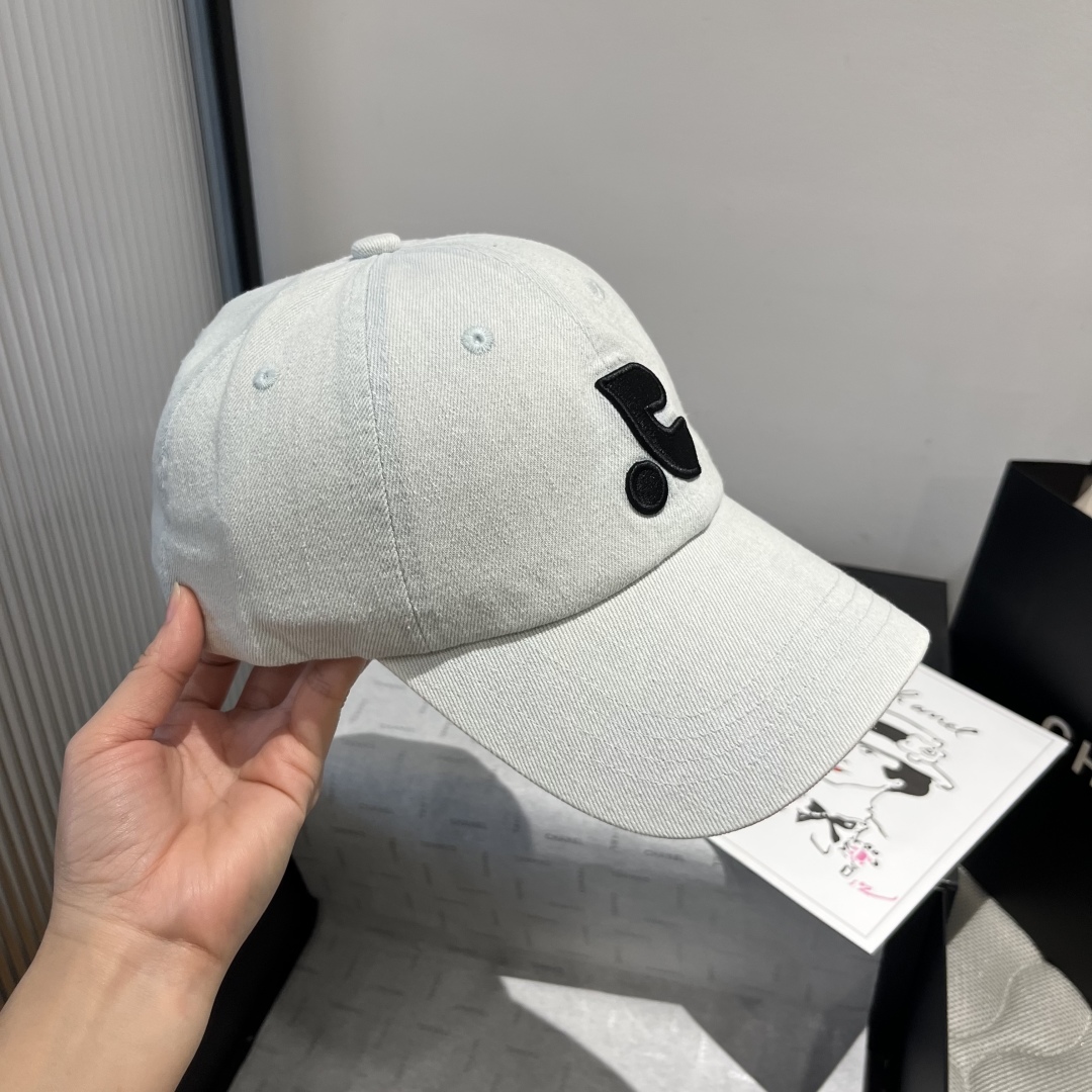P

潮牌鸭舌帽，帆布面料