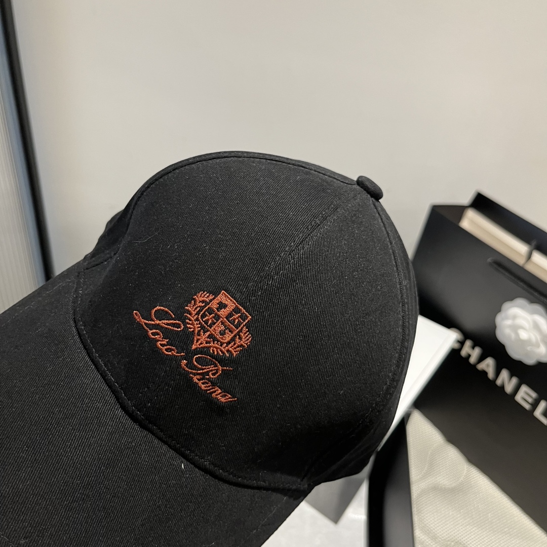 P

LP新款Loro Piana  新款高版本棒球帽