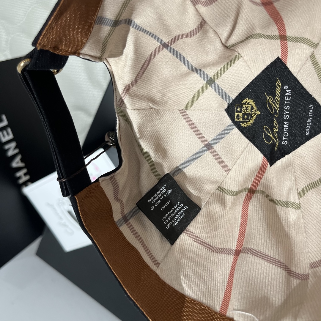 P

LP新款Loro Piana  新款高版本棒球帽