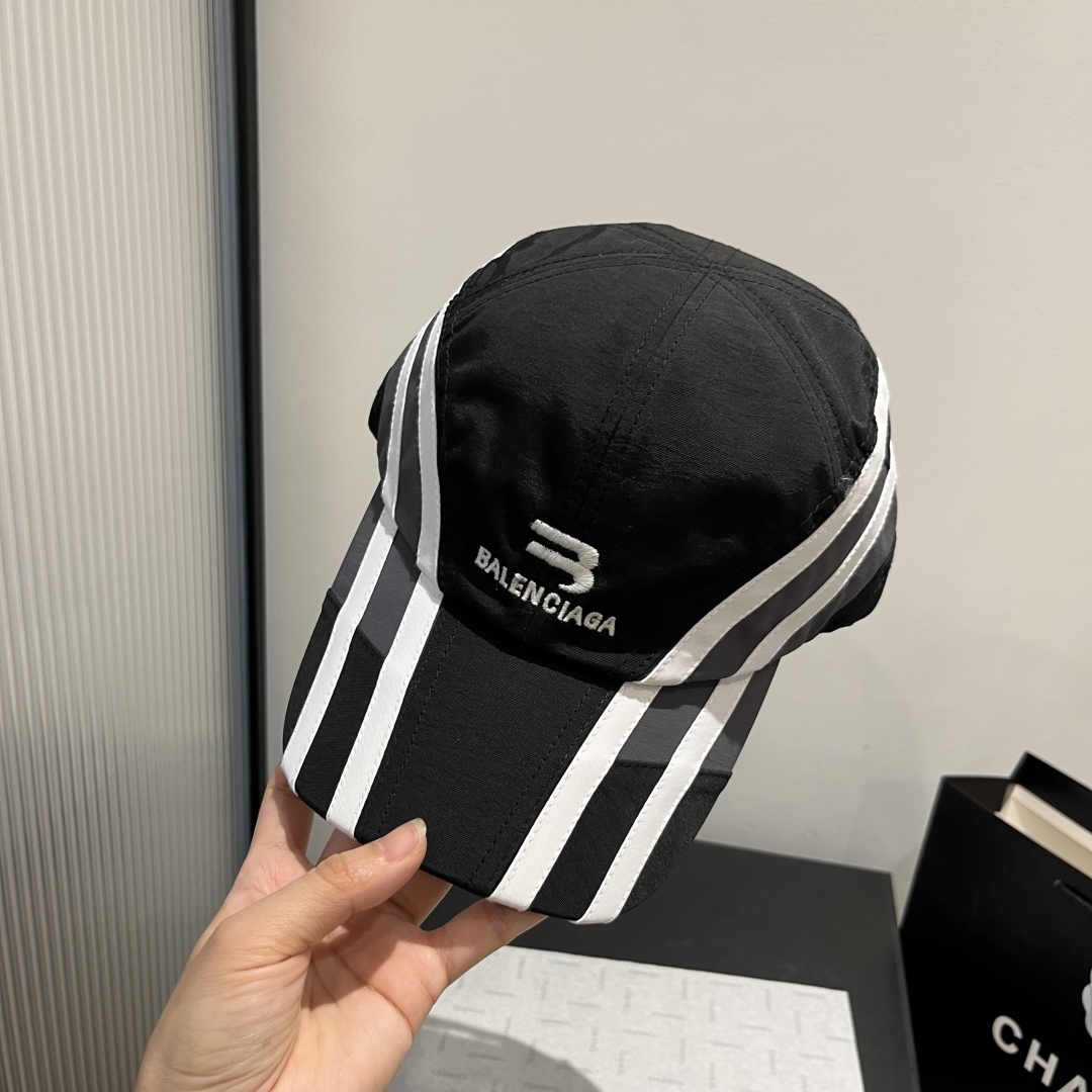 P

巴黎世家新款鸭舌帽