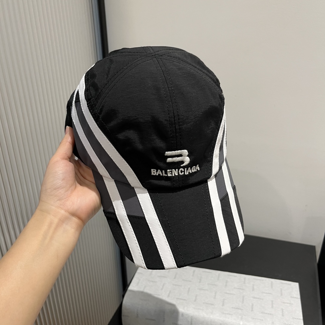 P

巴黎世家新款鸭舌帽