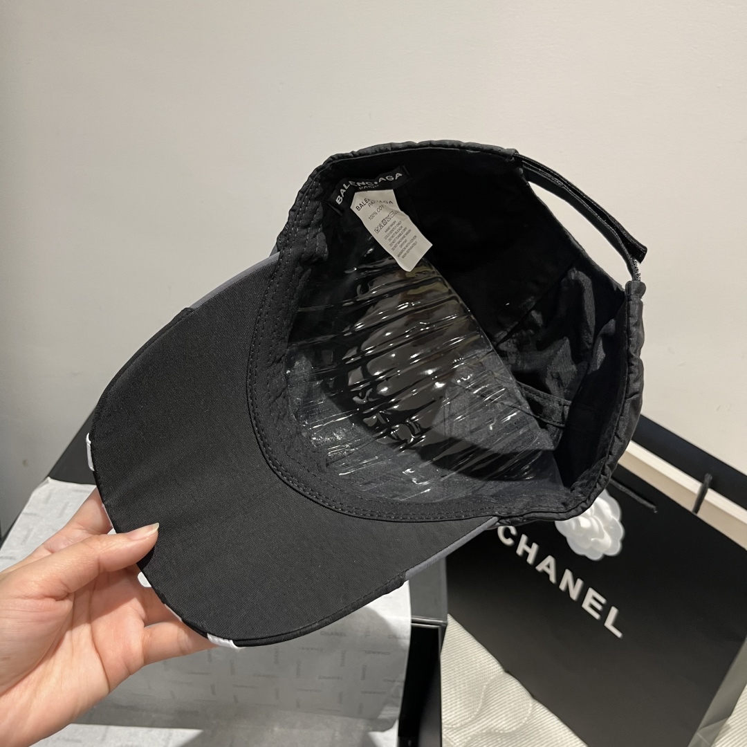 P

巴黎世家新款鸭舌帽