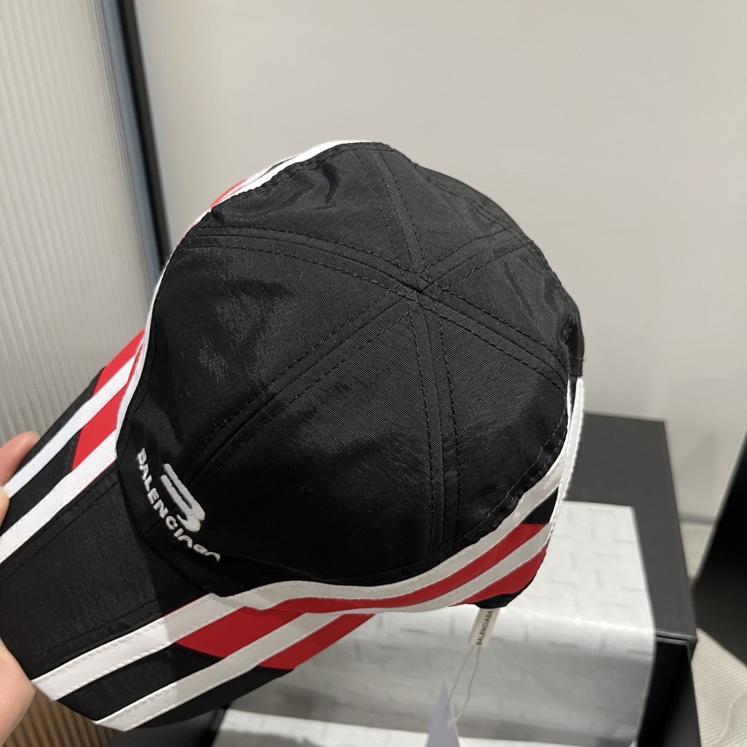 P

巴黎世家新款鸭舌帽
