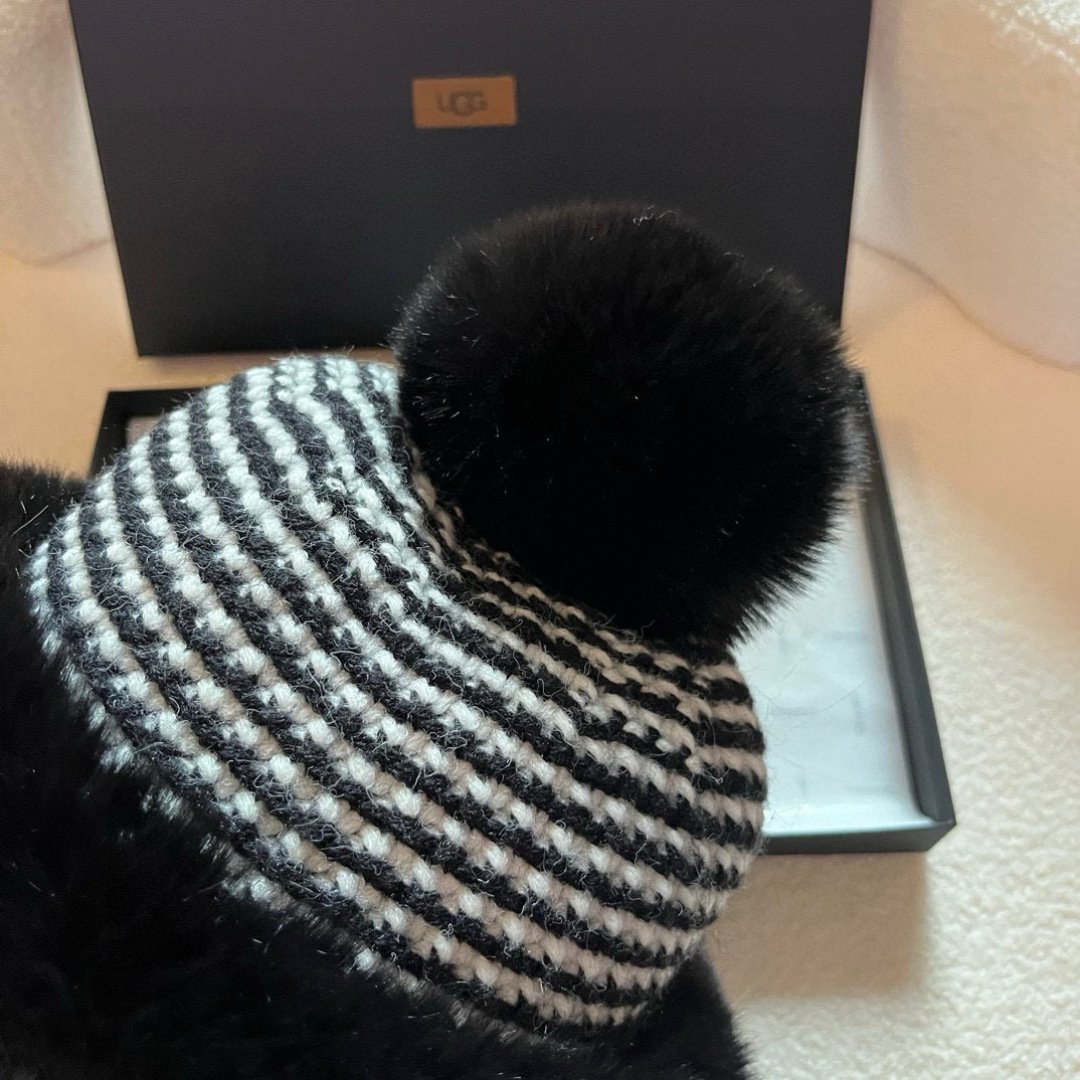 🆕

Ugg护耳保暖帽，加毛内里，轻盈舒适，四个色
