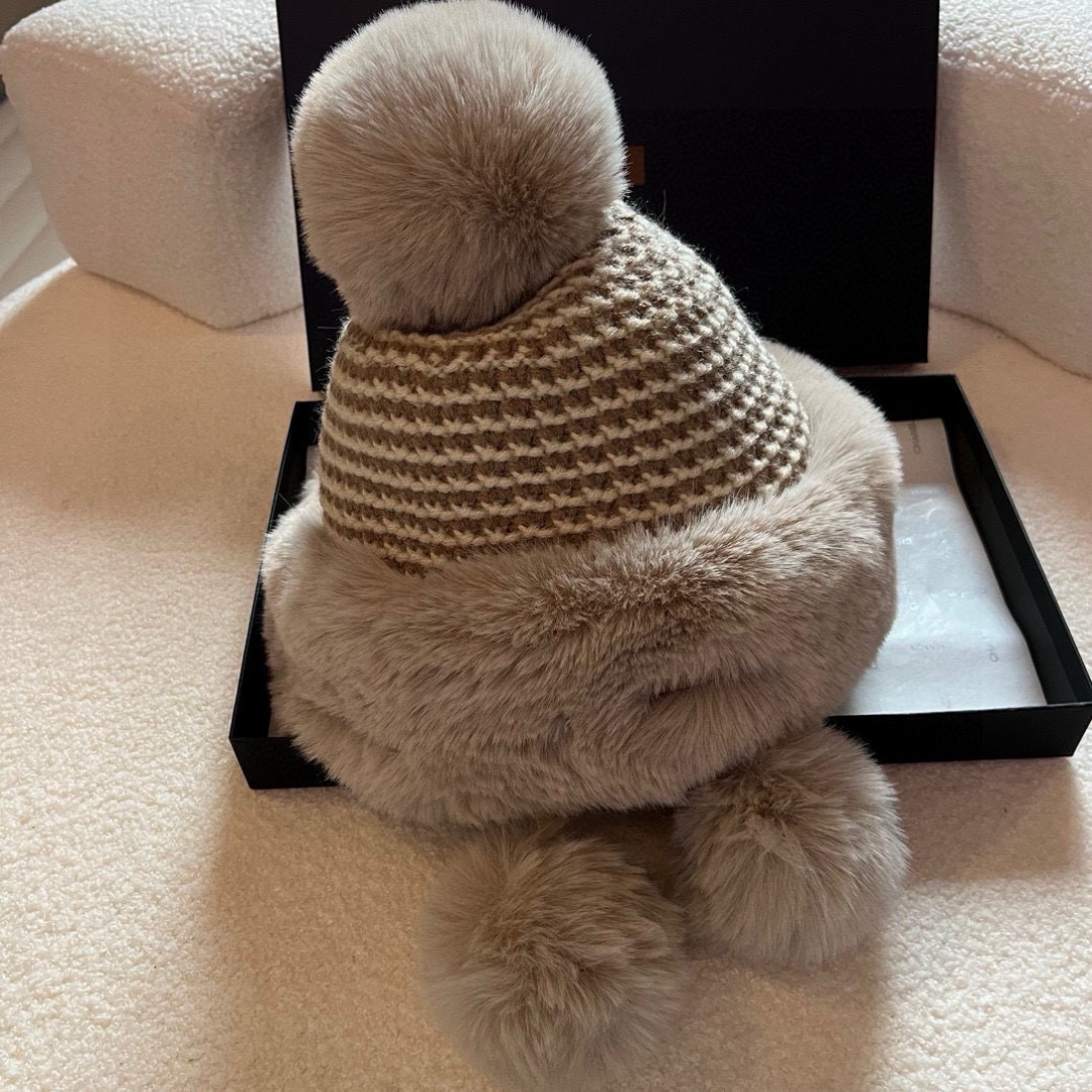 🆕

Ugg护耳保暖帽，加毛内里，轻盈舒适，四个色