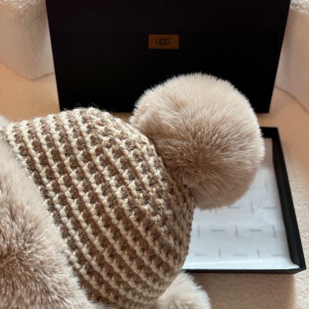 🆕

Ugg护耳保暖帽，加毛内里，轻盈舒适，四个色