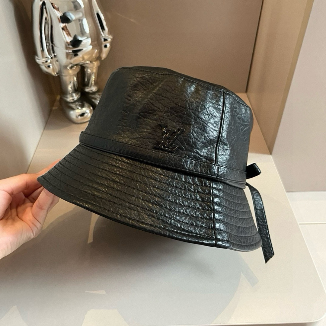 🆕

Lv洗水皮渔夫帽，头围57cm