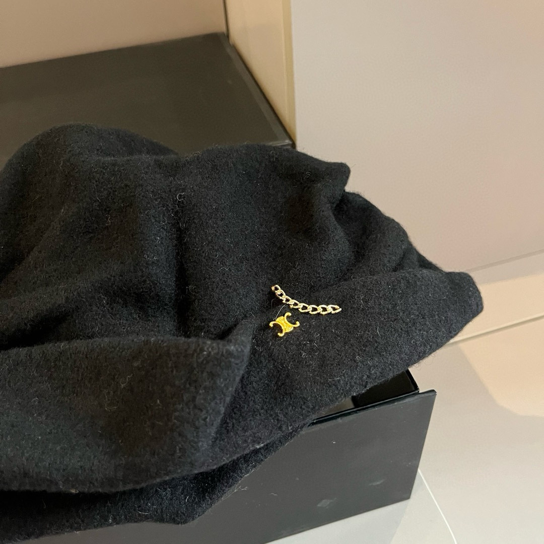 🆕
Celine赛琳新款卷边渔夫帽，百分百羊毛🦙面料，头围57cm