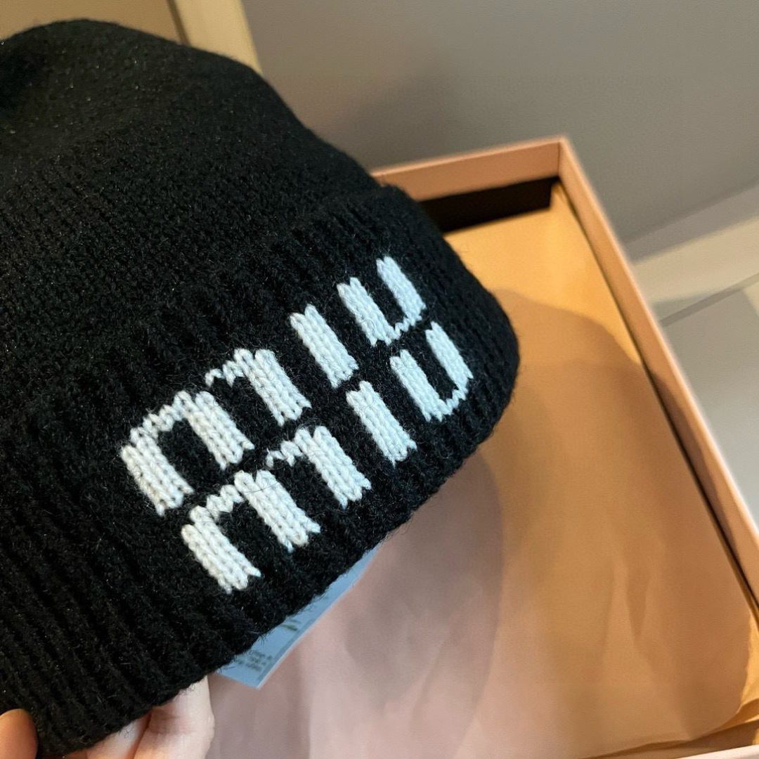 🆕

miumiu缪缪专柜新款针织毛线帽