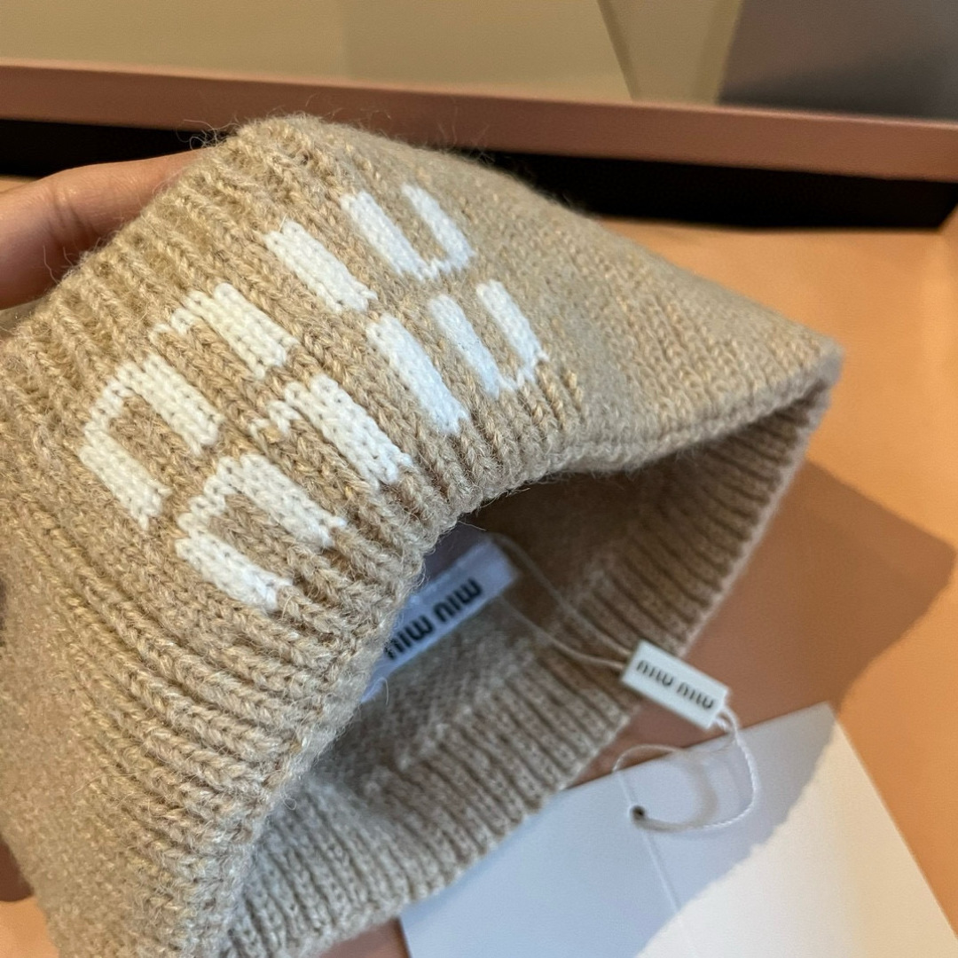 🆕

miumiu缪缪专柜新款针织毛线帽