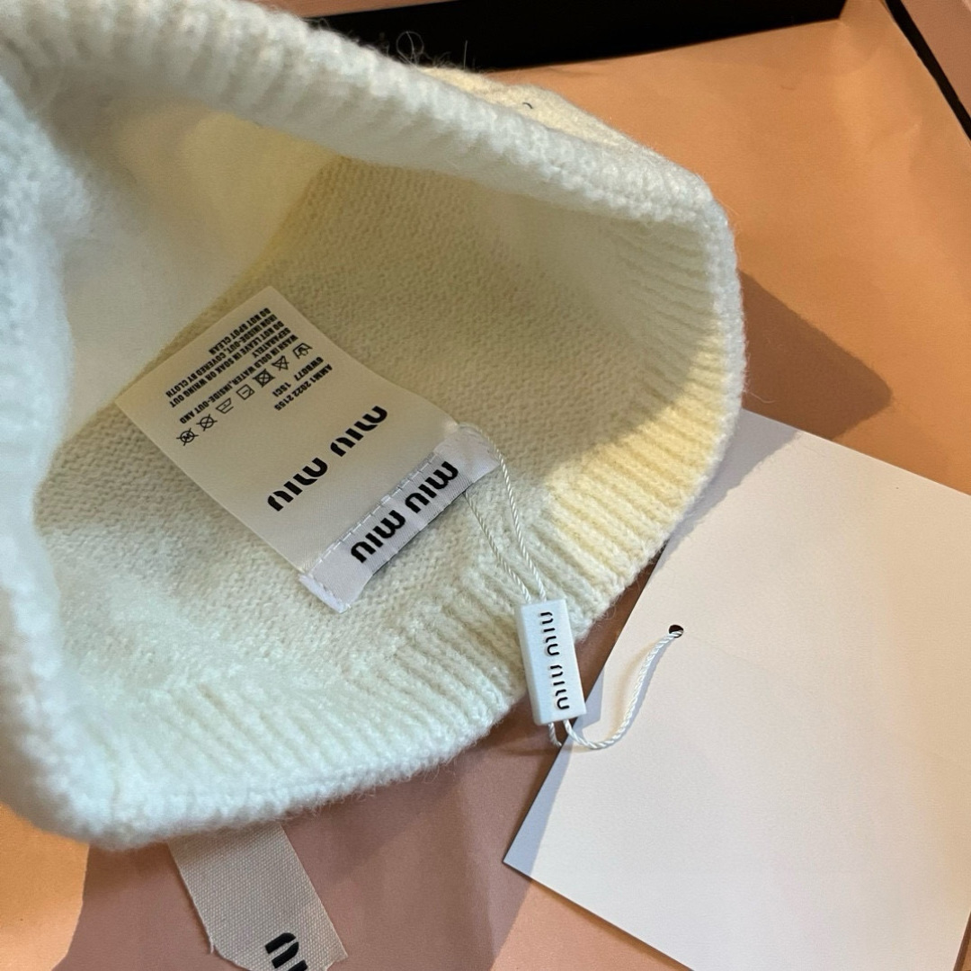 🆕

miumiu缪缪专柜新款针织毛线帽