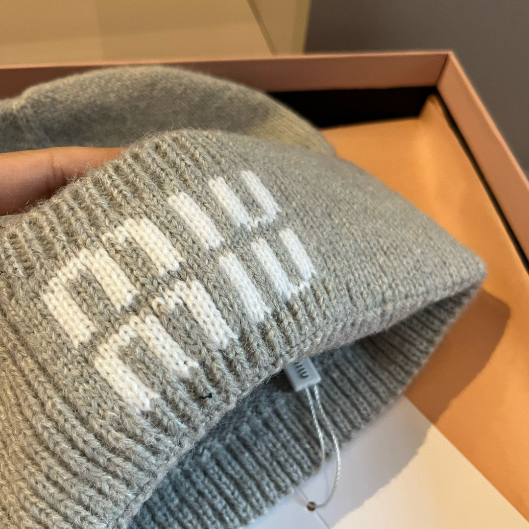 🆕

miumiu缪缪专柜新款针织毛线帽
