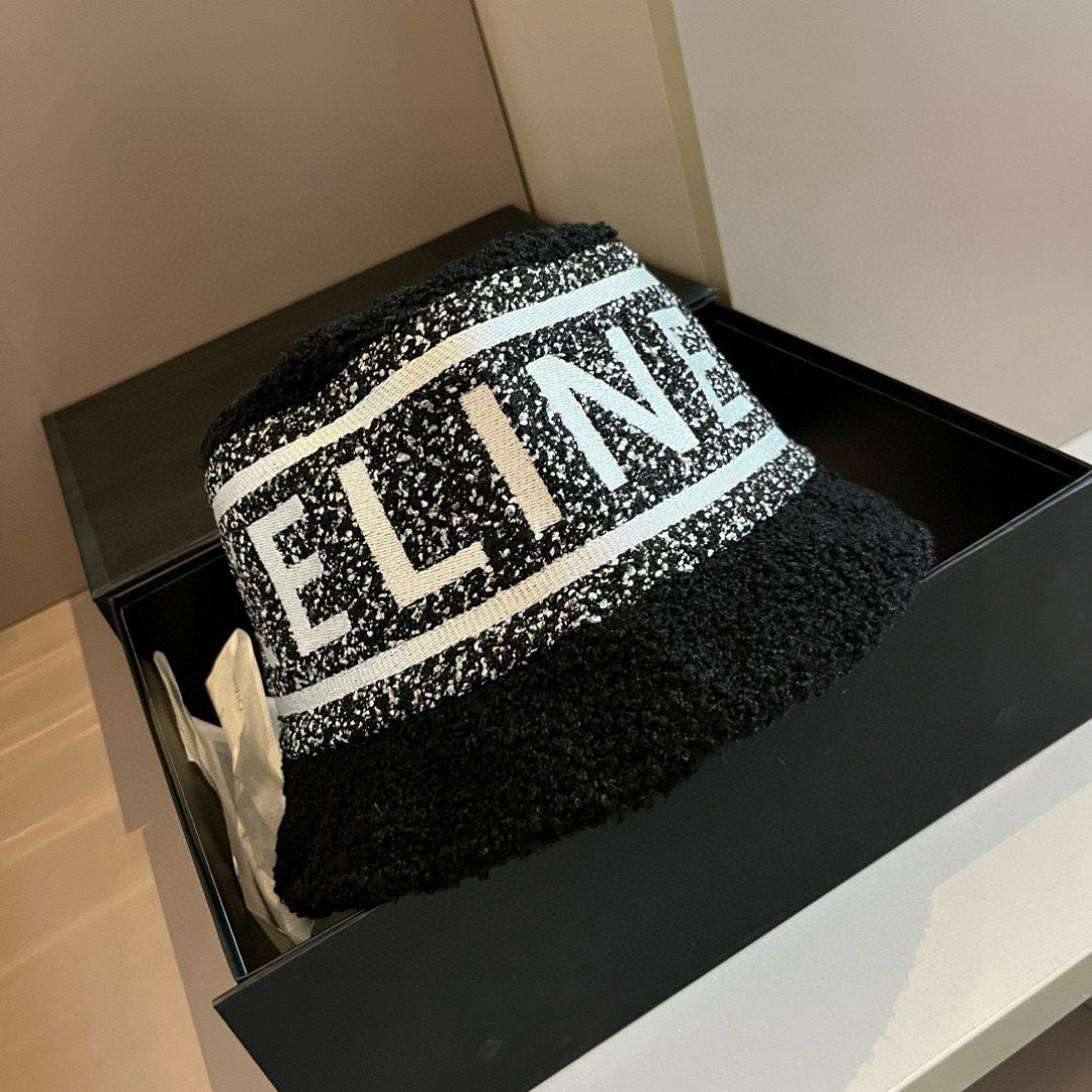 🆕

Celine赛琳羊羔毛渔夫帽，头围57cm