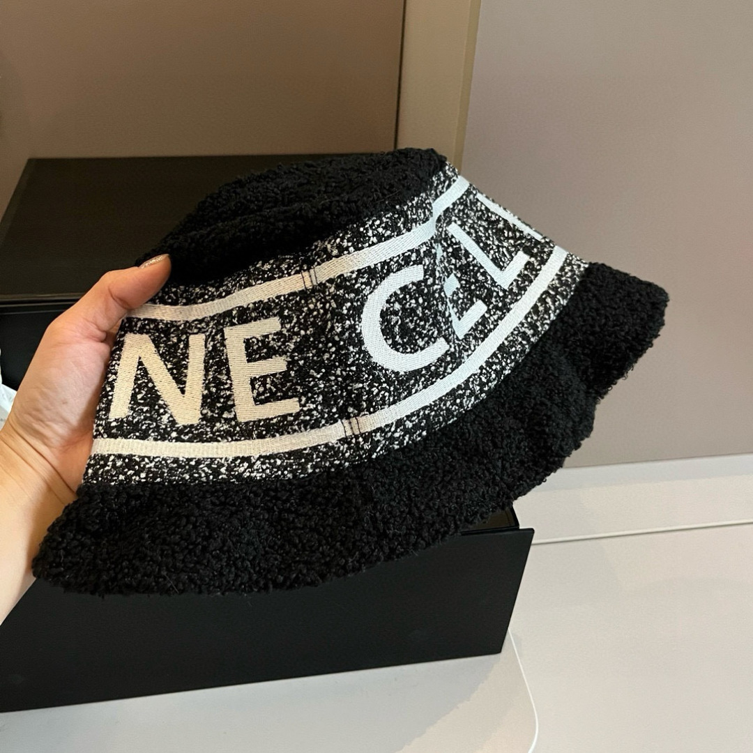 🆕

Celine赛琳羊羔毛渔夫帽，头围57cm